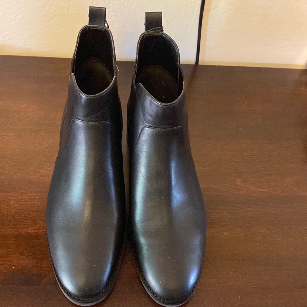 CHELSEA STYLE BOOTS